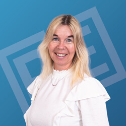 staff member Dee